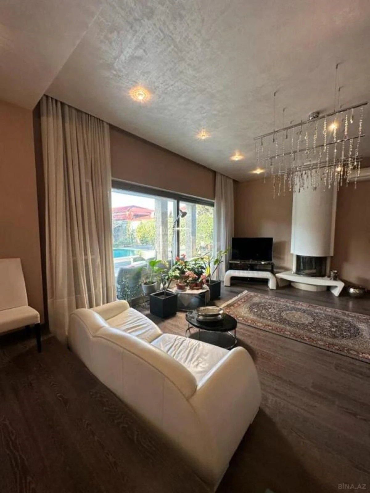 Satılır 10 otaqlı həyət evi 750 m²