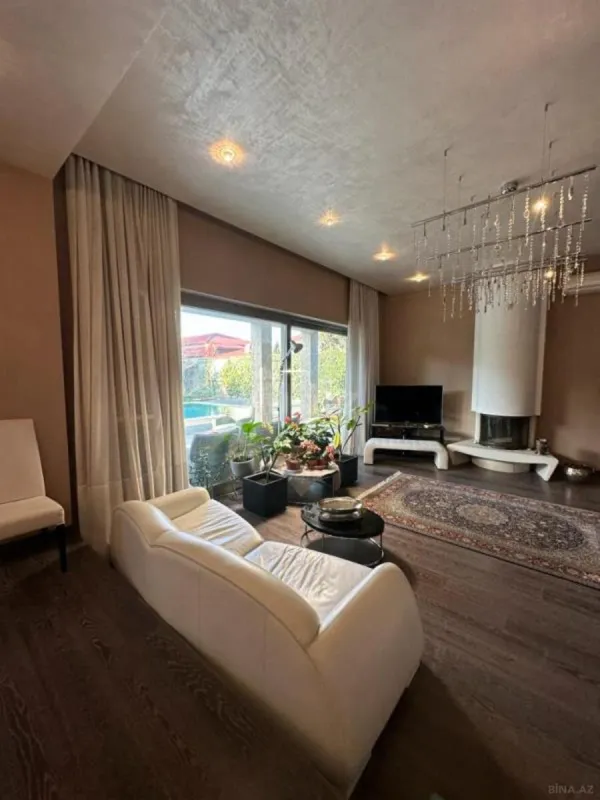 Satılır 10 otaqlı həyət evi 750 m²