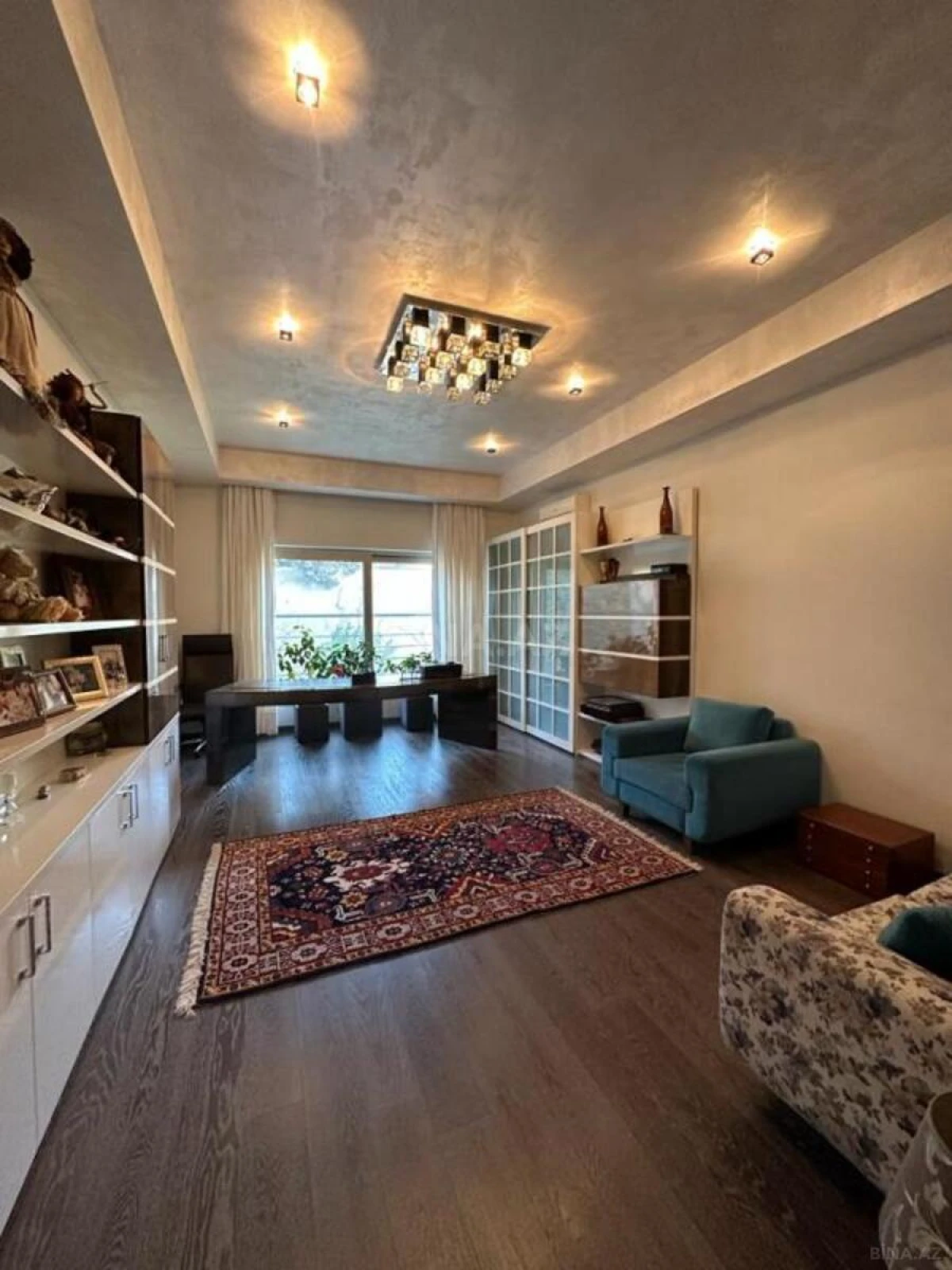Satılır 10 otaqlı həyət evi 750 m²