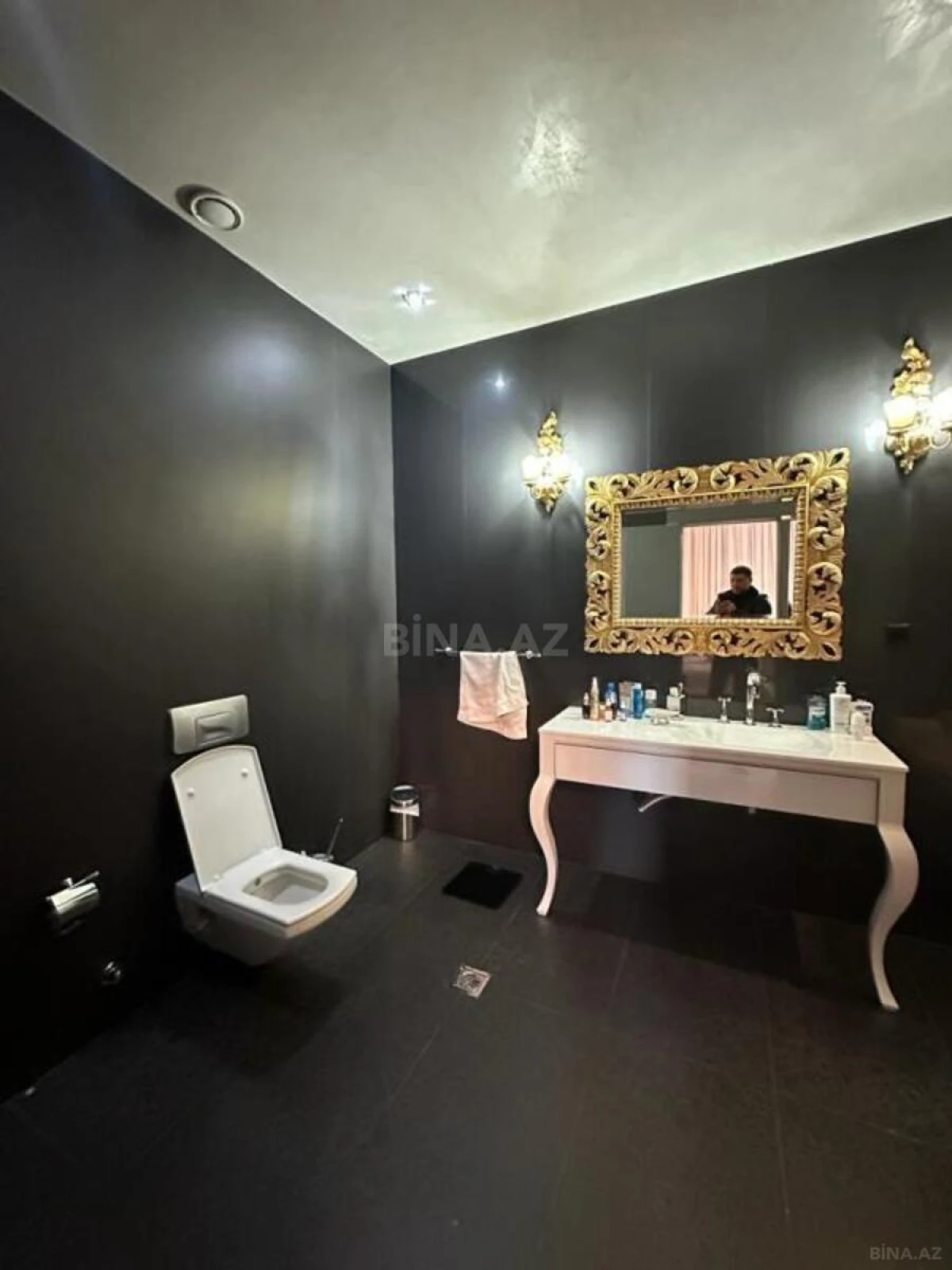 Satılır 10 otaqlı həyət evi 750 m²