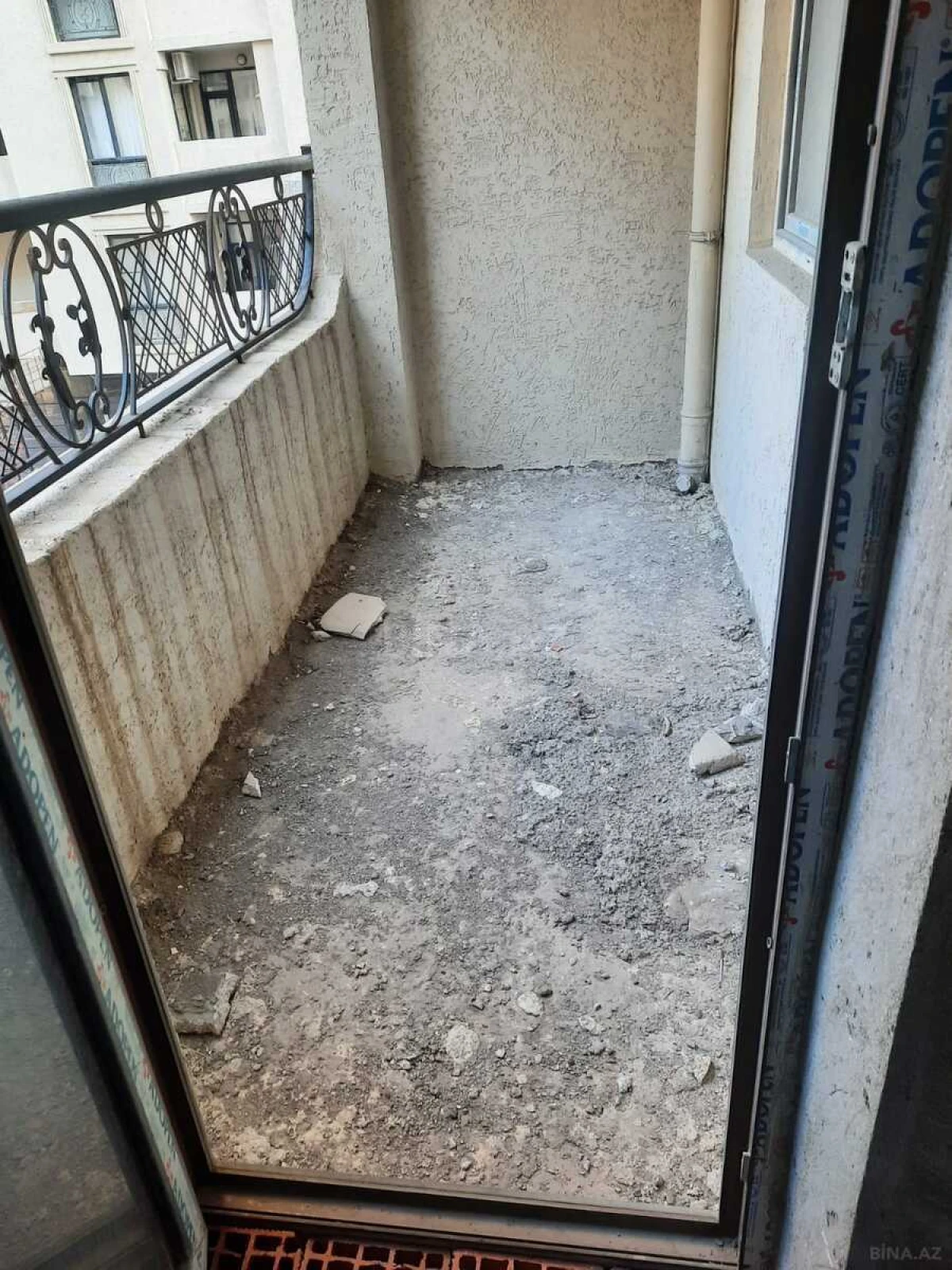 Satılır 2 otaqlı mənzil 96 m²