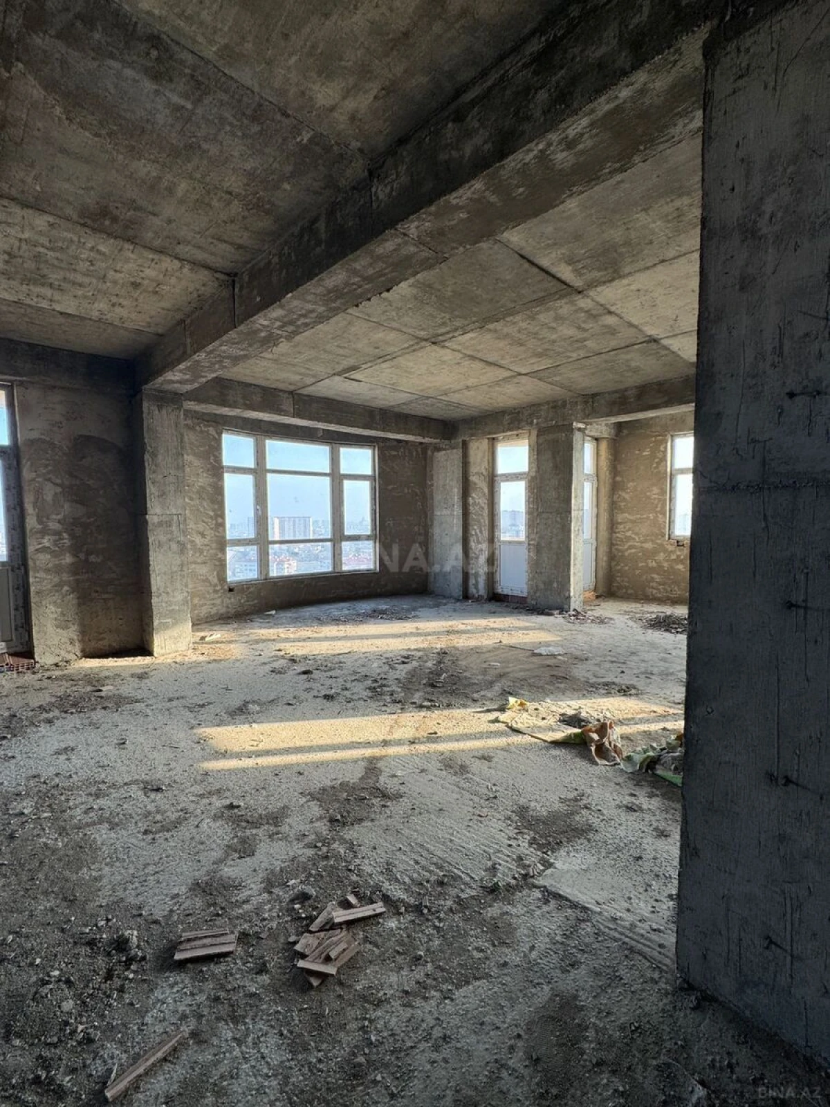 Satılır 4 otaqlı mənzil 155 m²