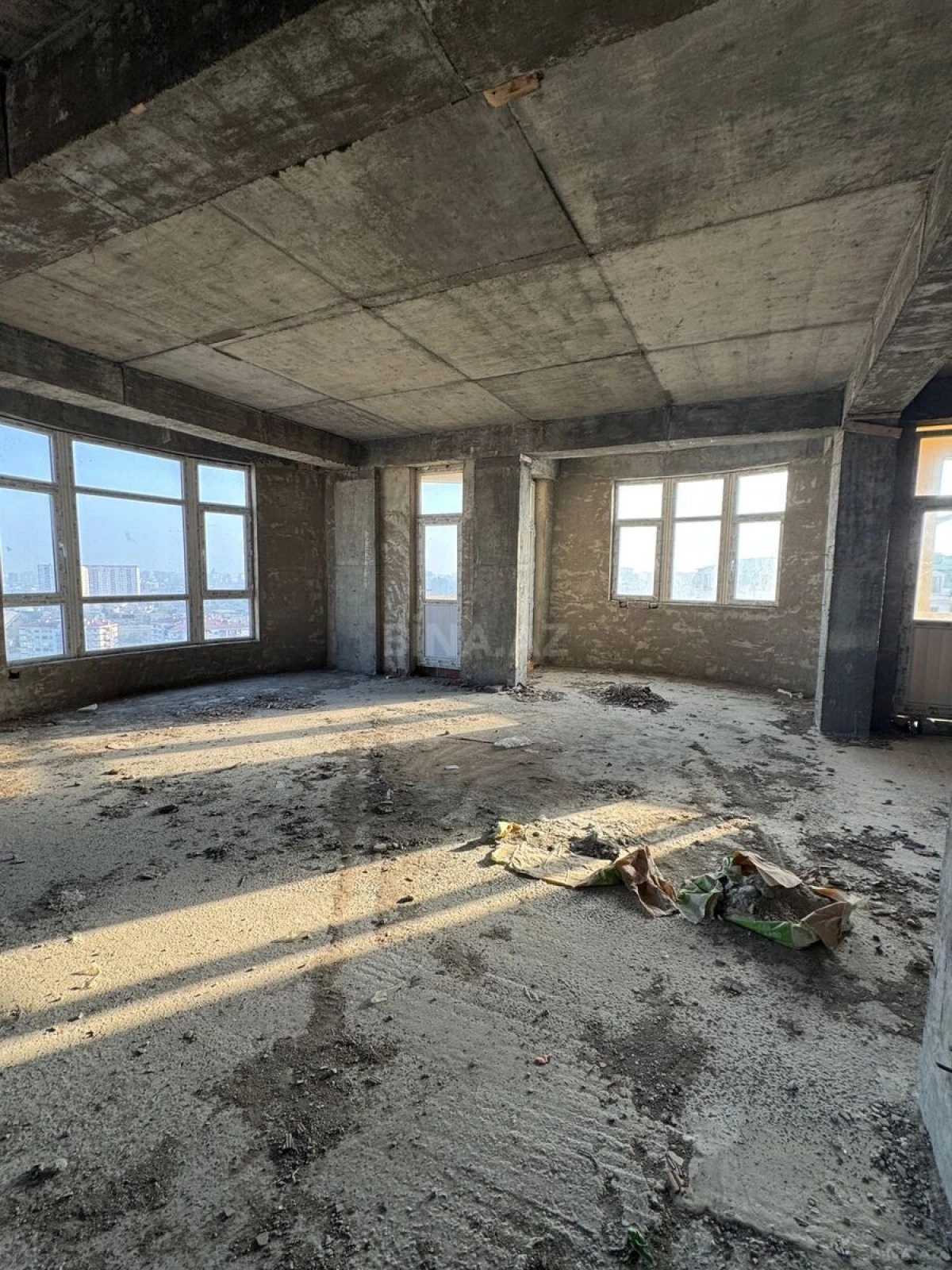 Satılır 4 otaqlı mənzil 155 m²