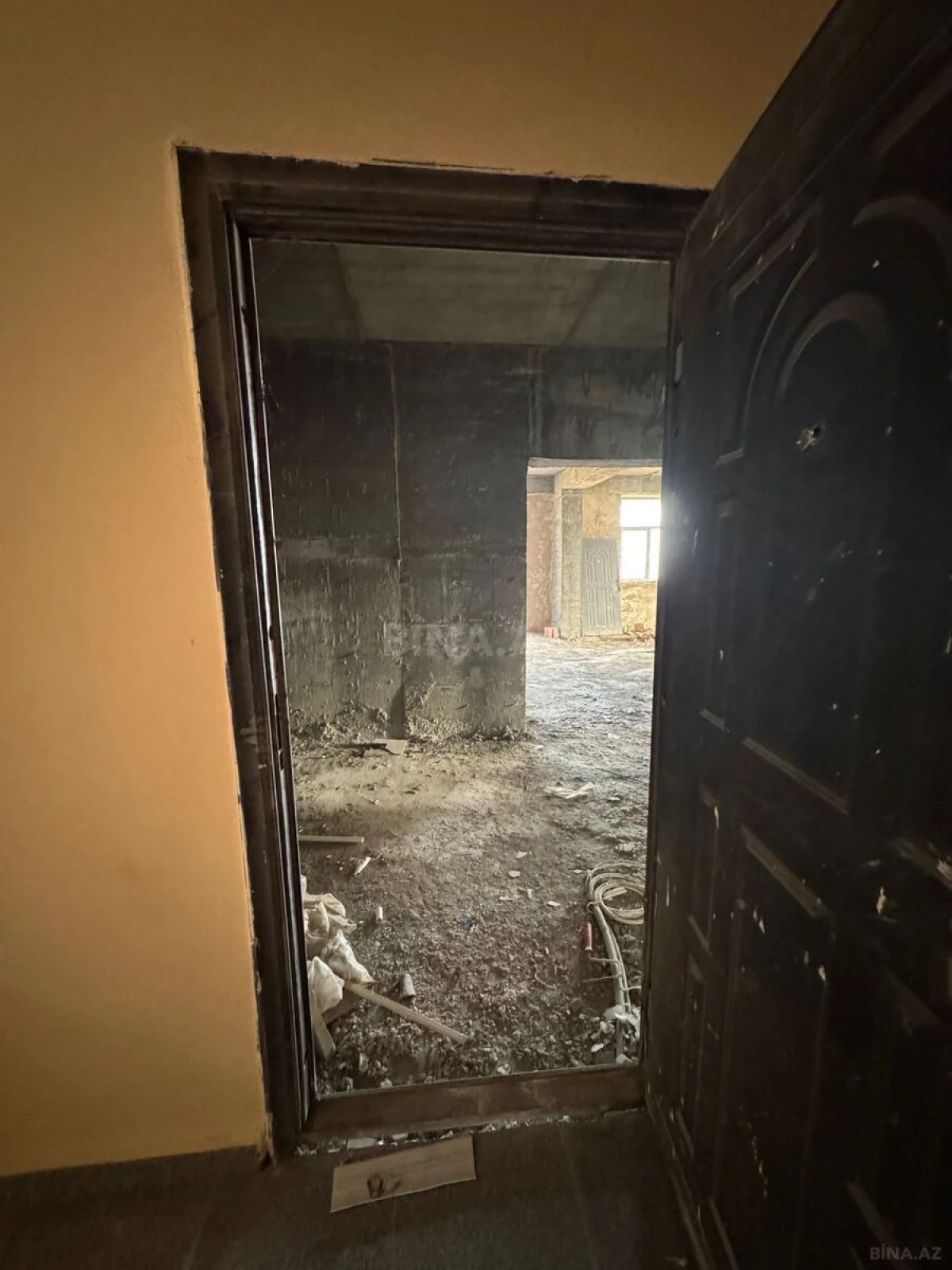 Satılır 4 otaqlı mənzil 155 m²