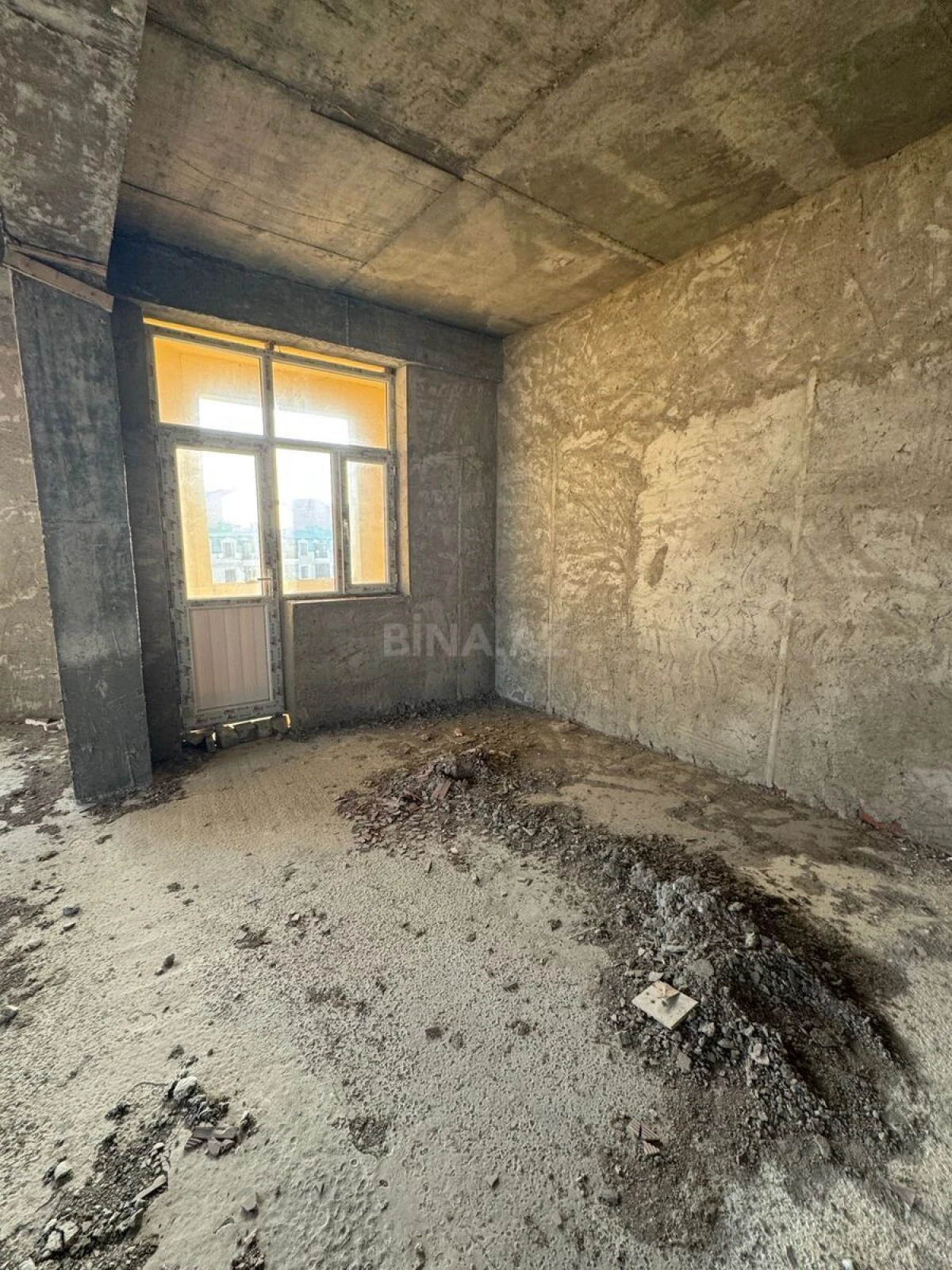 Satılır 4 otaqlı mənzil 155 m²