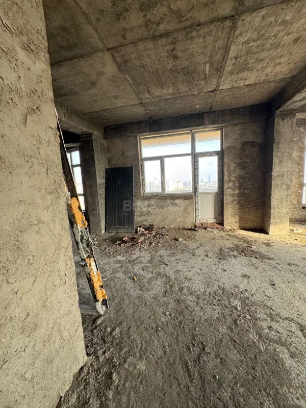 Satılır 4 otaqlı mənzil 155 m²