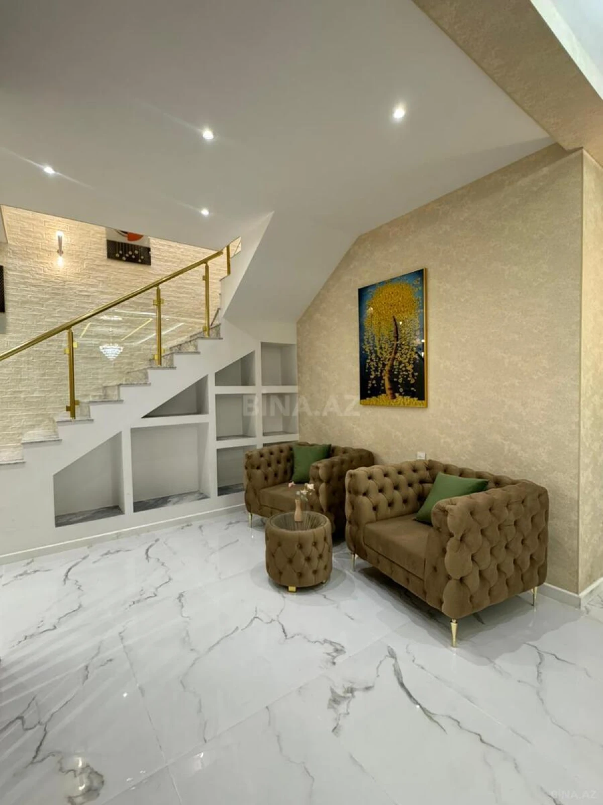 Satılır 4 otaqlı mənzil 170 m²