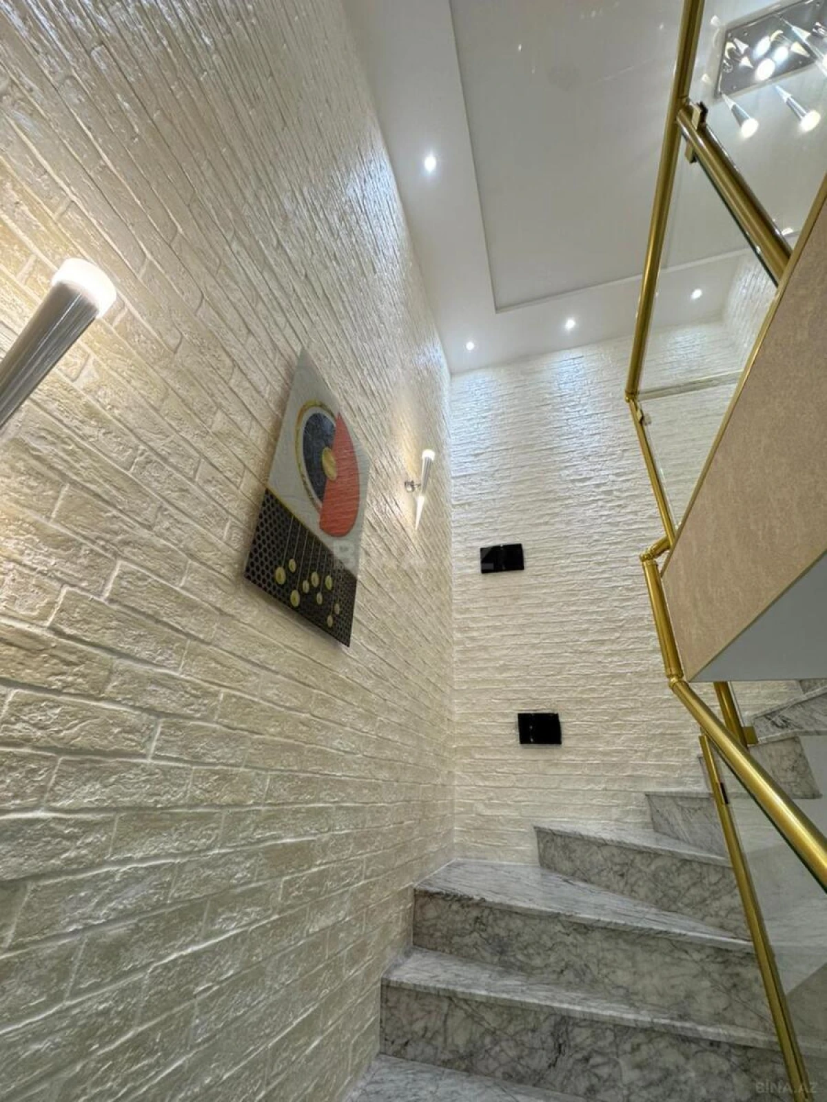 Satılır 4 otaqlı mənzil 170 m²