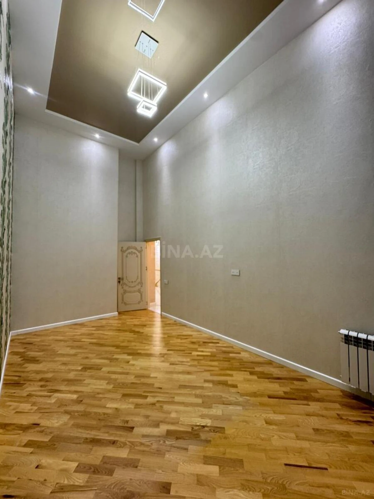 Satılır 4 otaqlı mənzil 170 m²