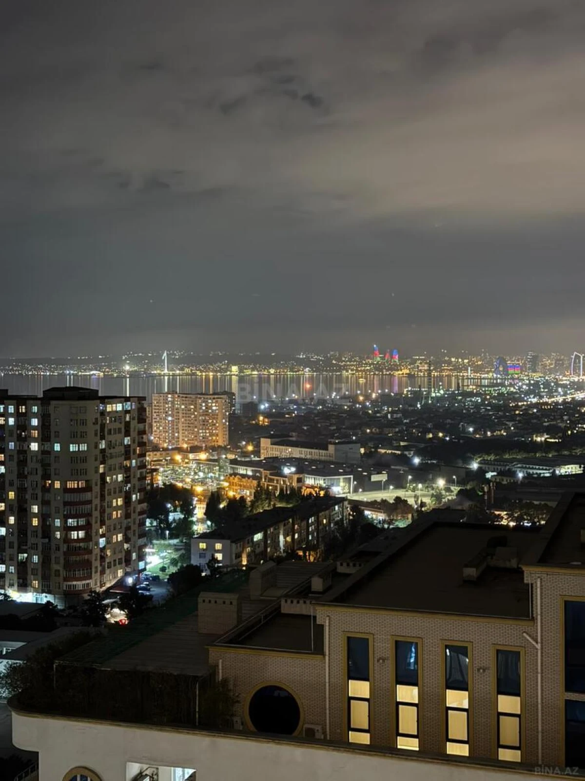 Satılır 4 otaqlı mənzil 170 m²