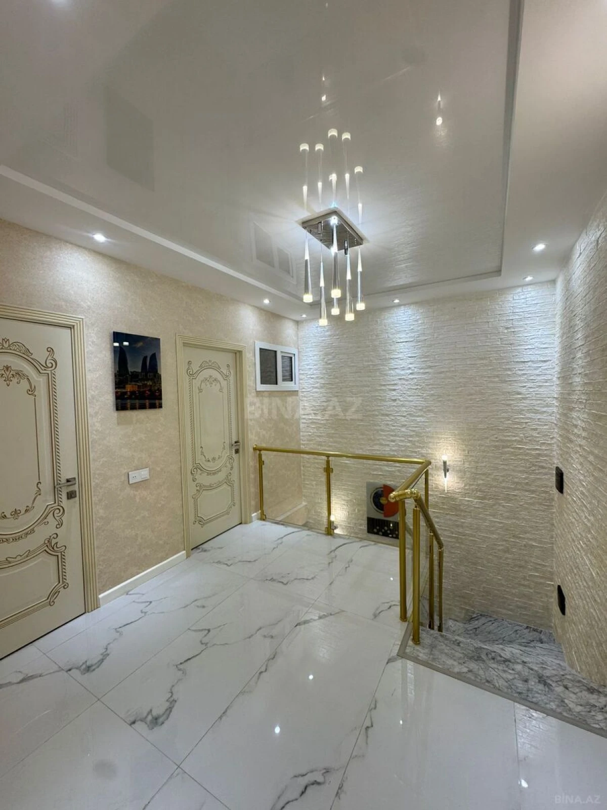 Satılır 4 otaqlı mənzil 170 m²