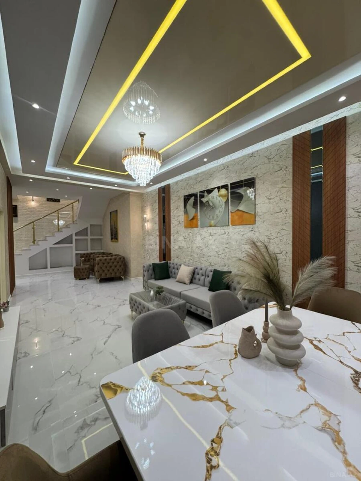 Satılır 4 otaqlı mənzil 170 m²
