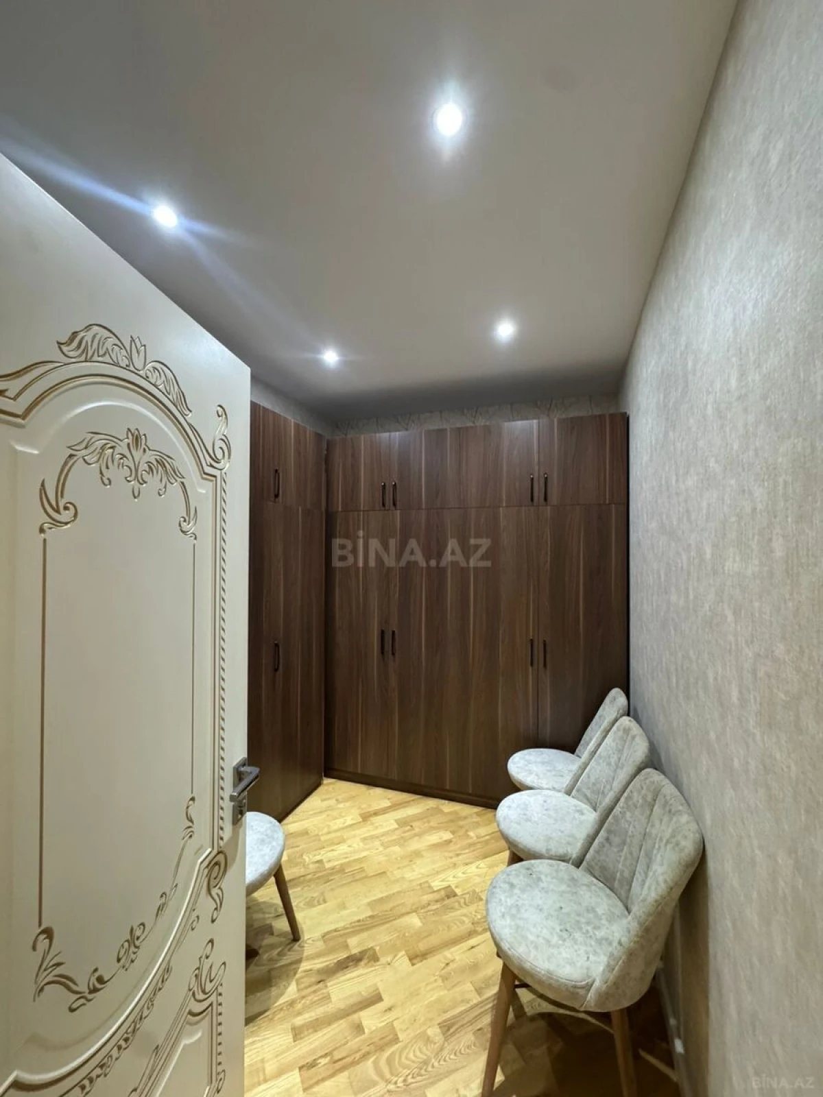 Satılır 4 otaqlı mənzil 170 m²