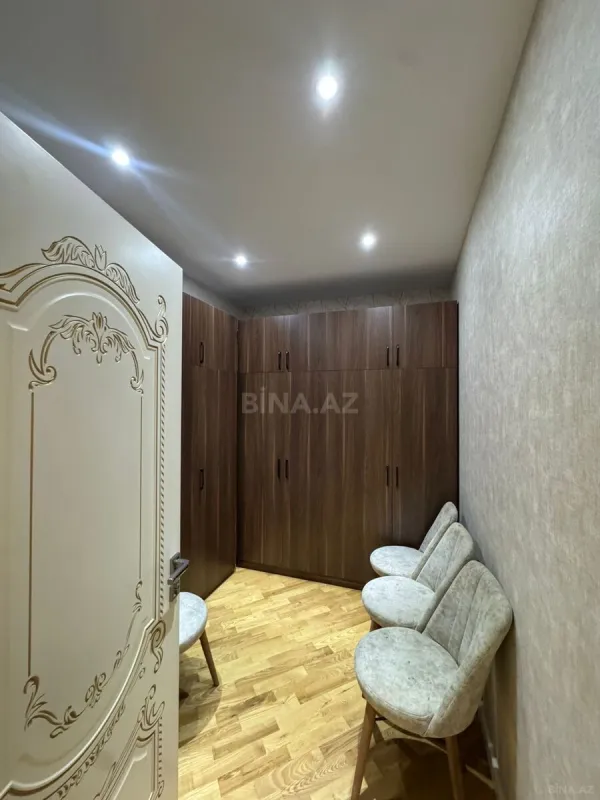 Satılır 4 otaqlı mənzil 170 m²