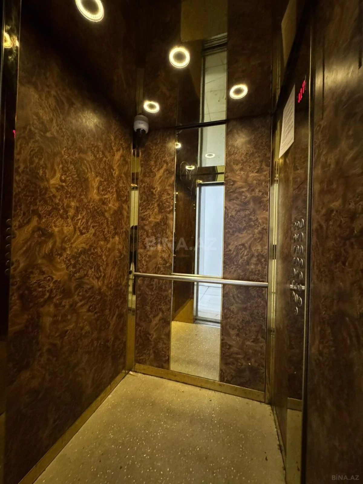 Satılır 4 otaqlı mənzil 170 m²