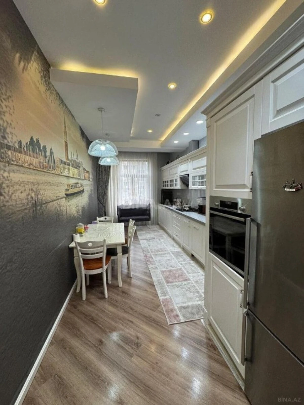 Satılır 4 otaqlı mənzil 180 m²