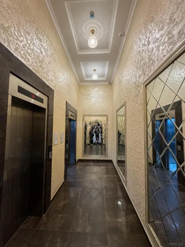 Satılır 4 otaqlı mənzil 180 m²