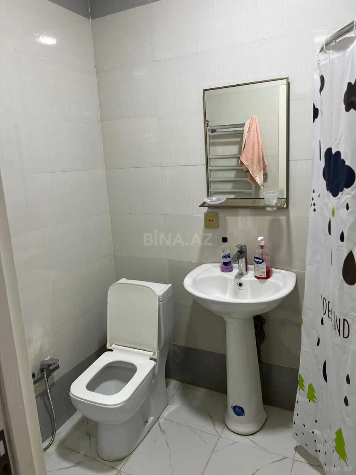 Kirayə verilir 2 otaqlı mənzil 65 m²