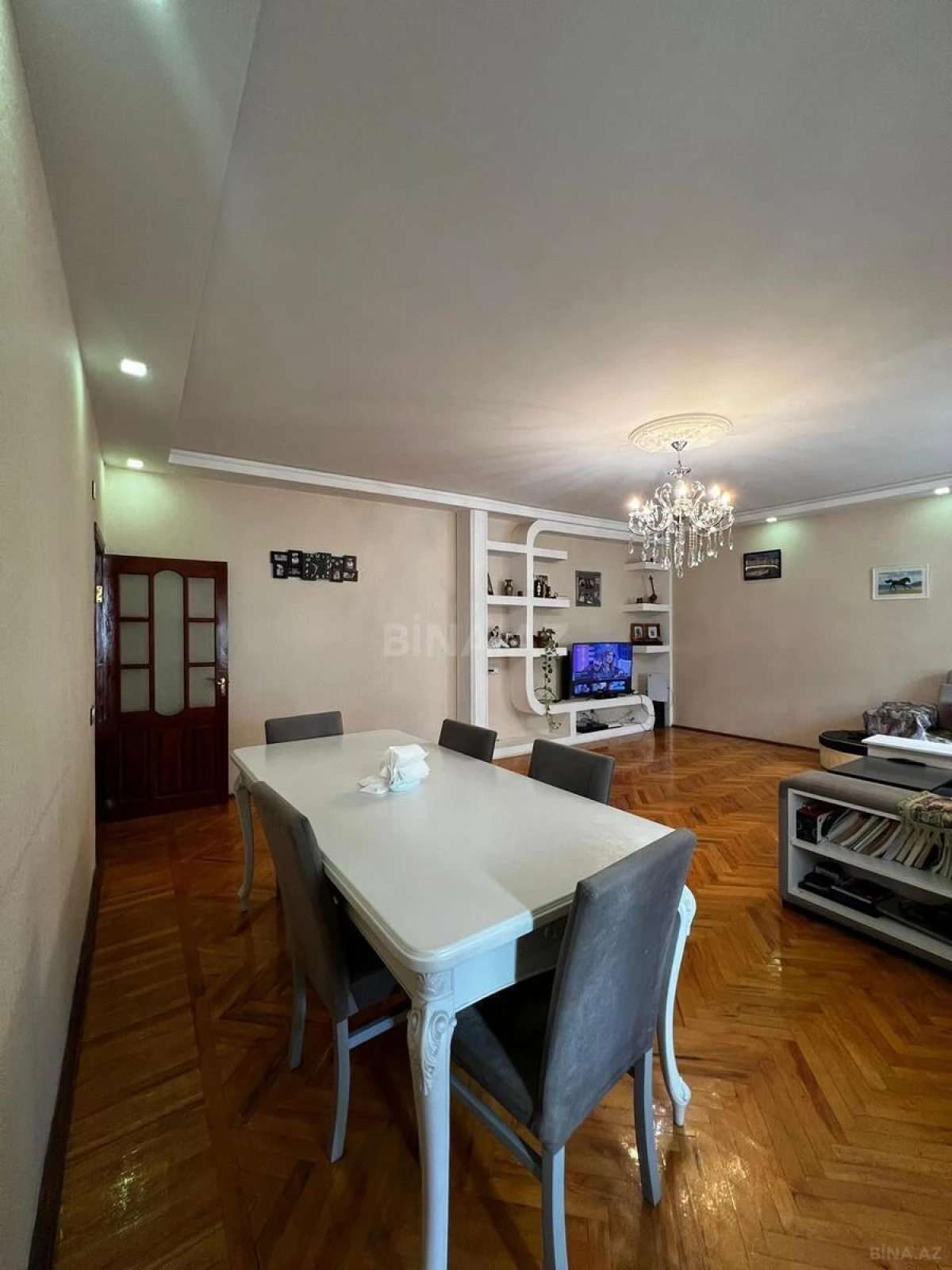 Satılır 5 otaqlı mənzil 130 m²