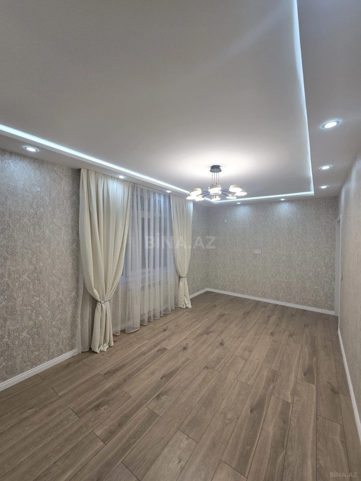 Satılır 2 otaqlı mənzil 70 m²