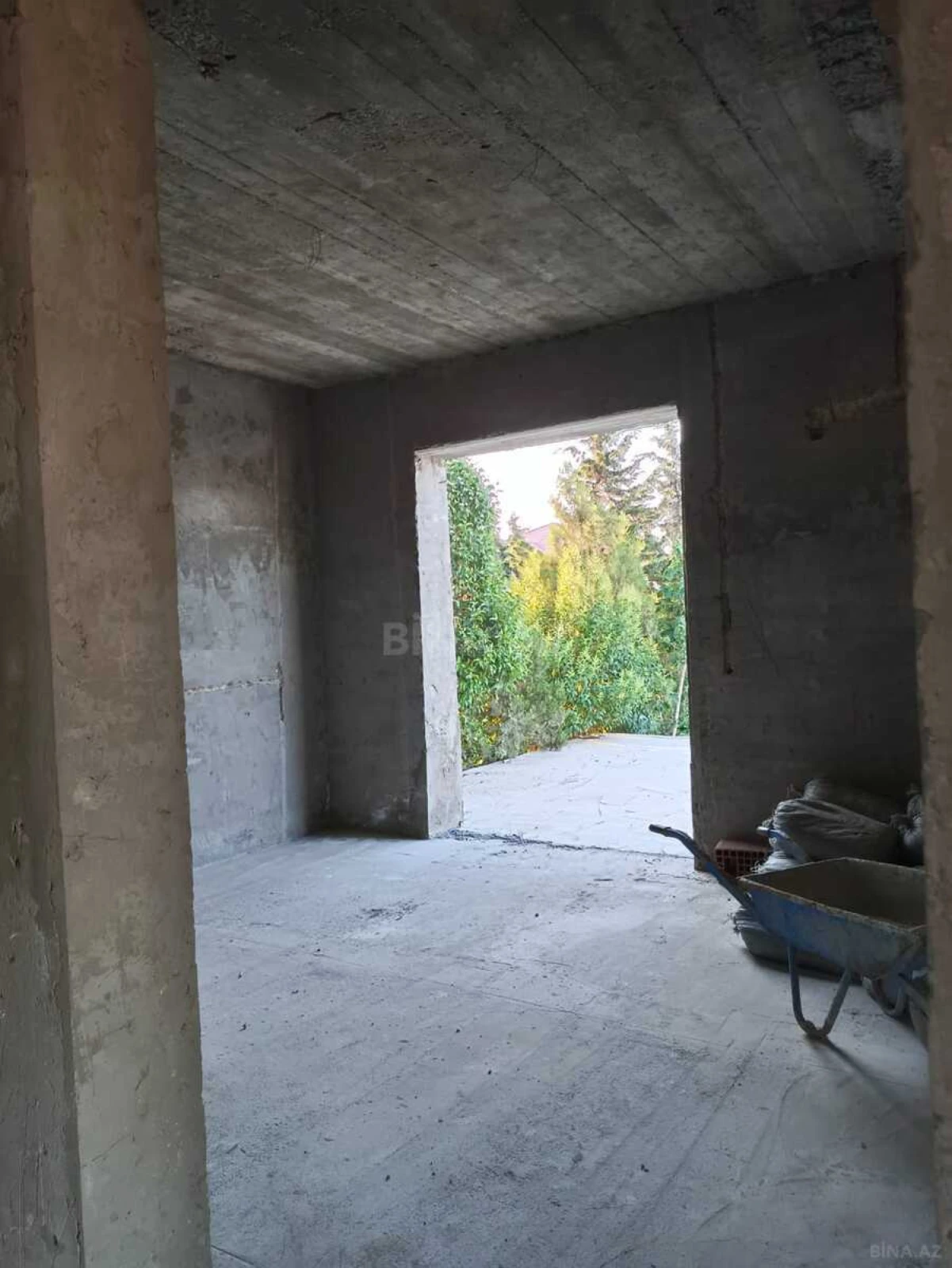 Satılır 6 otaqlı həyət evi 300 m²