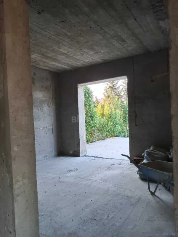 Satılır 6 otaqlı həyət evi 300 m²