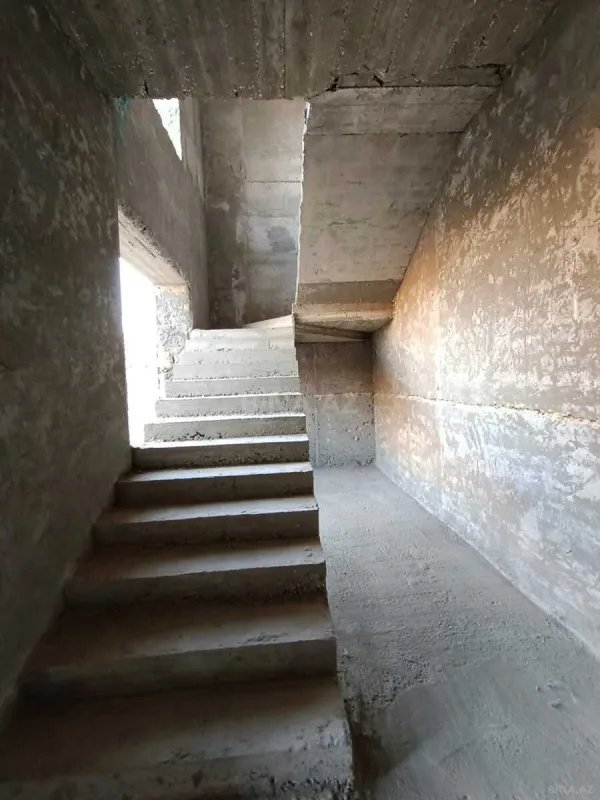 Satılır 6 otaqlı həyət evi 300 m²