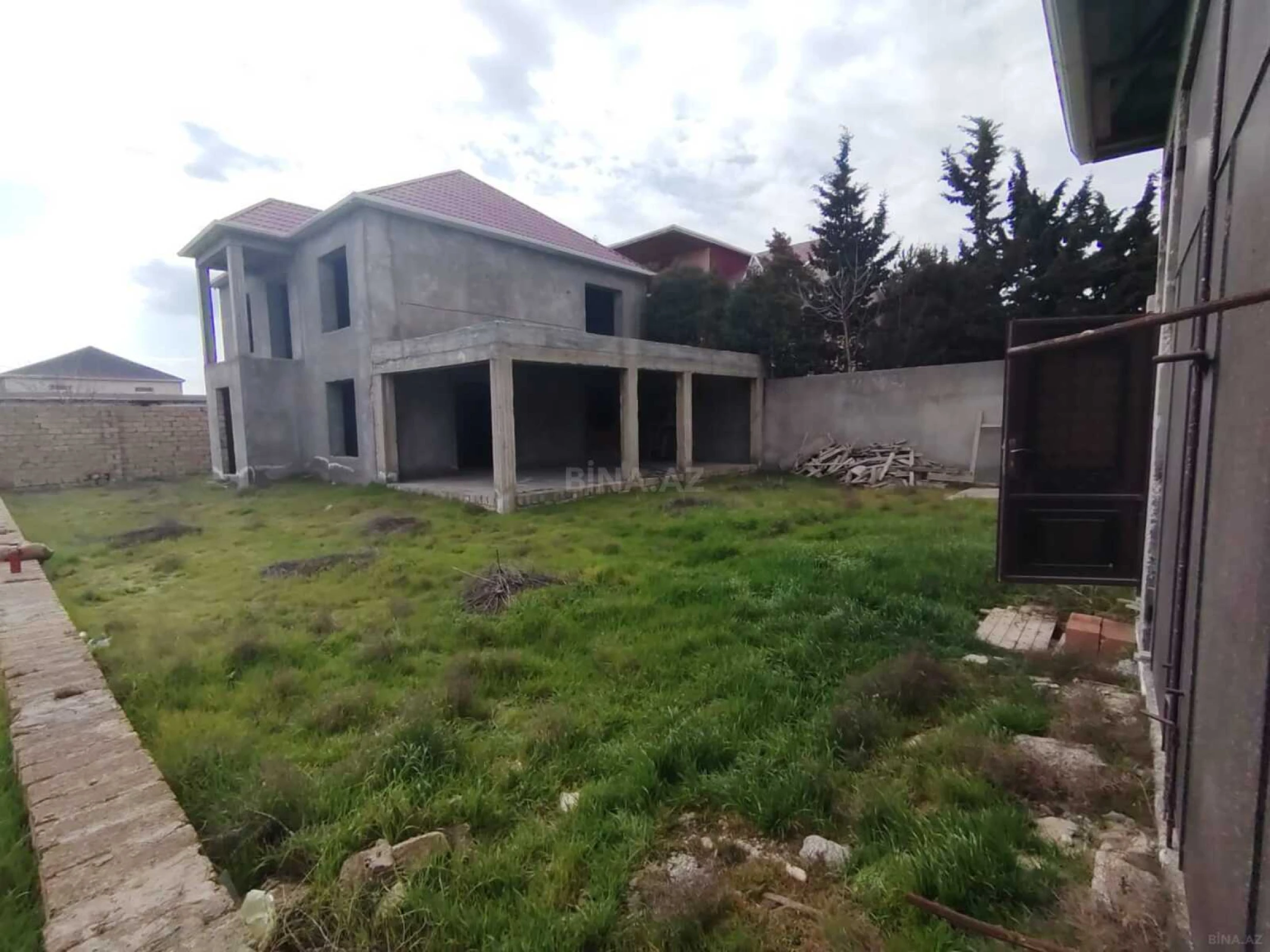 Satılır 6 otaqlı həyət evi 300 m²