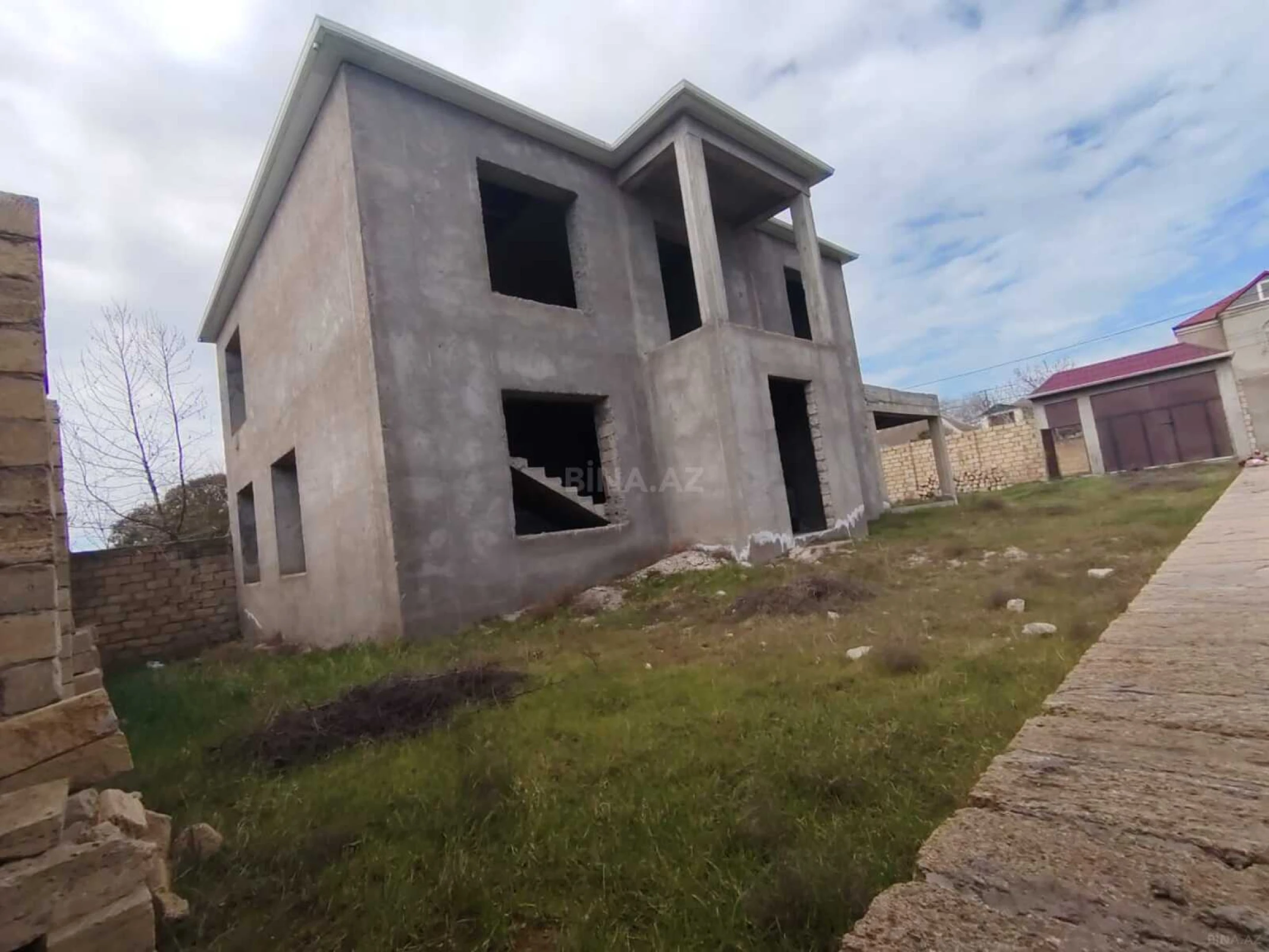 Satılır 6 otaqlı həyət evi 300 m²