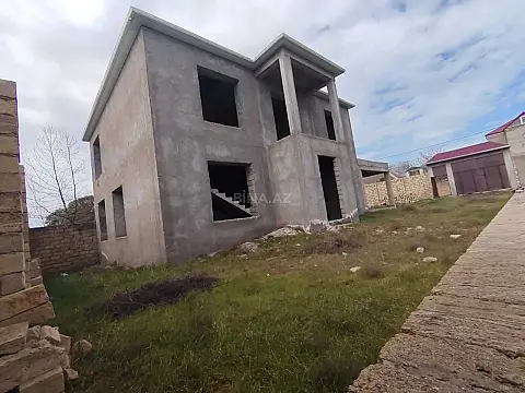 Satılır 6 otaqlı həyət evi 300 m²