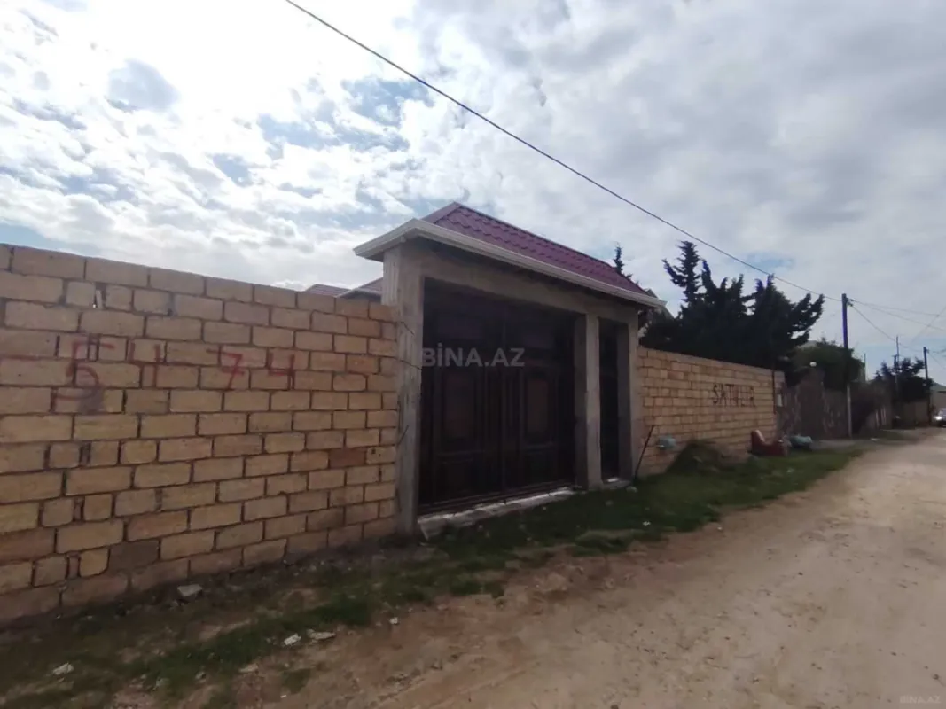 Satılır 6 otaqlı həyət evi 300 m²