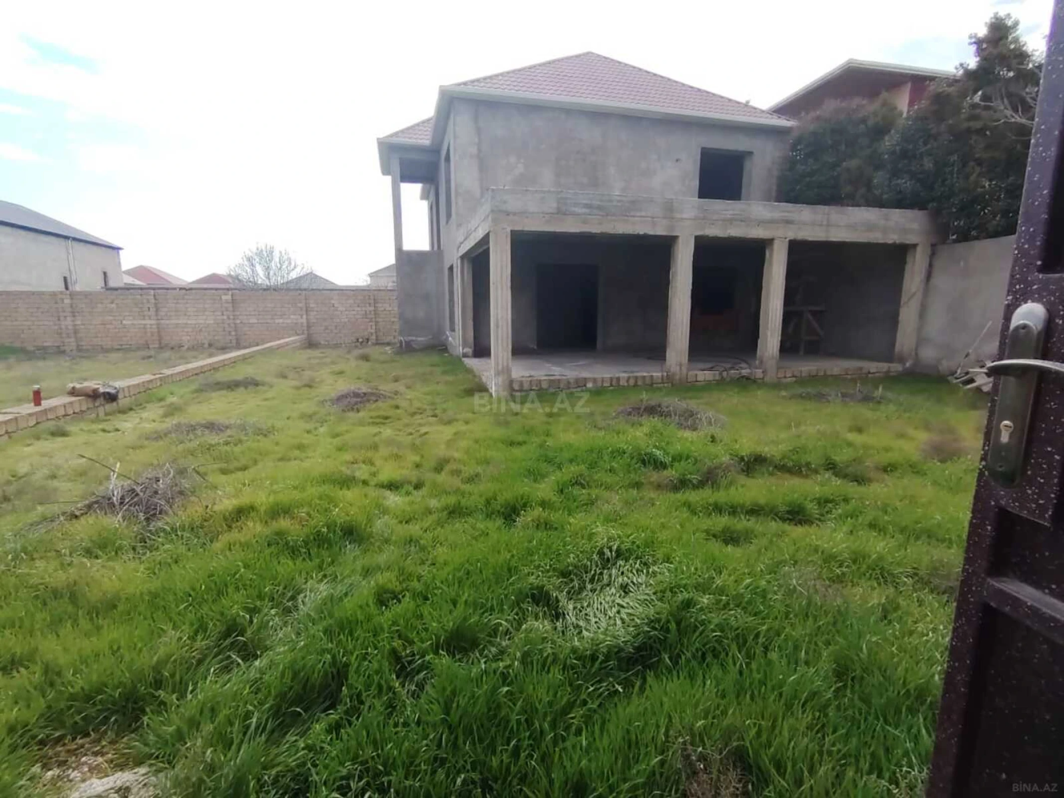 Satılır 6 otaqlı həyət evi 300 m²