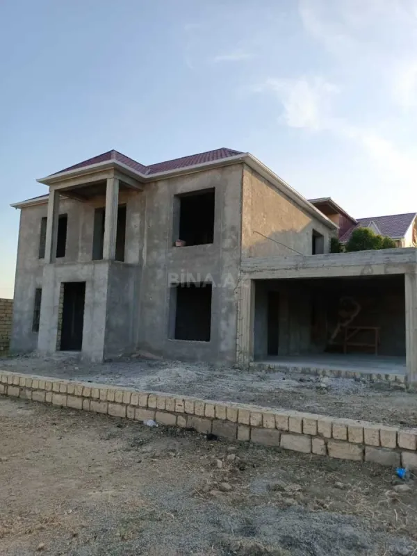 Satılır 6 otaqlı həyət evi 300 m²