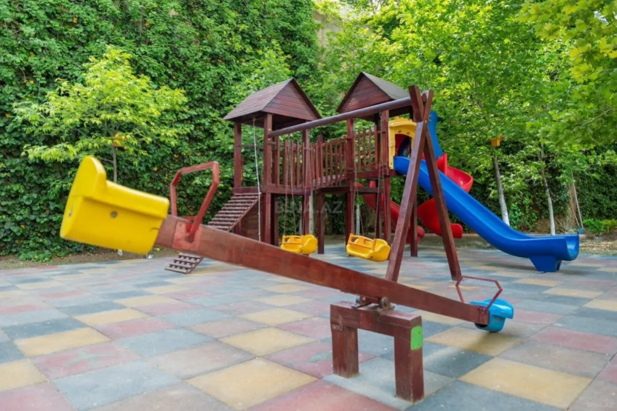 Kirayə verilir 4 otaqlı mənzil 210 m²