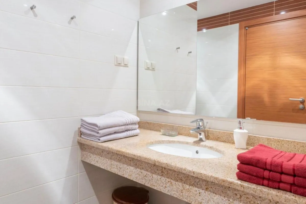 Kirayə verilir 4 otaqlı mənzil 210 m²