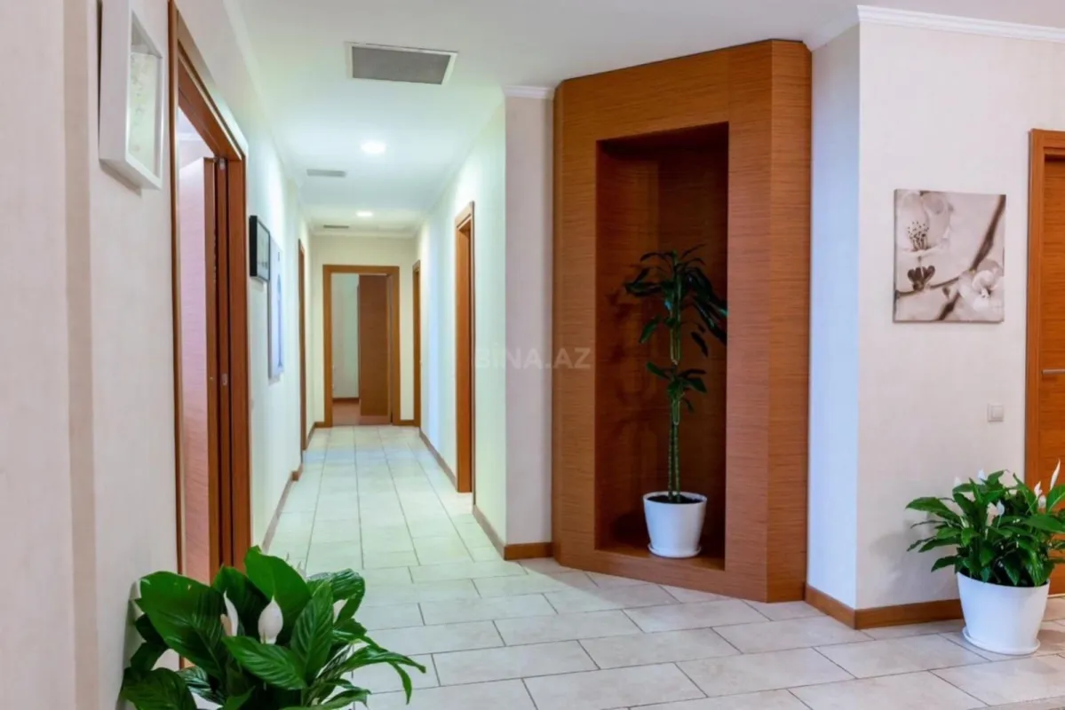 Kirayə verilir 4 otaqlı mənzil 210 m²
