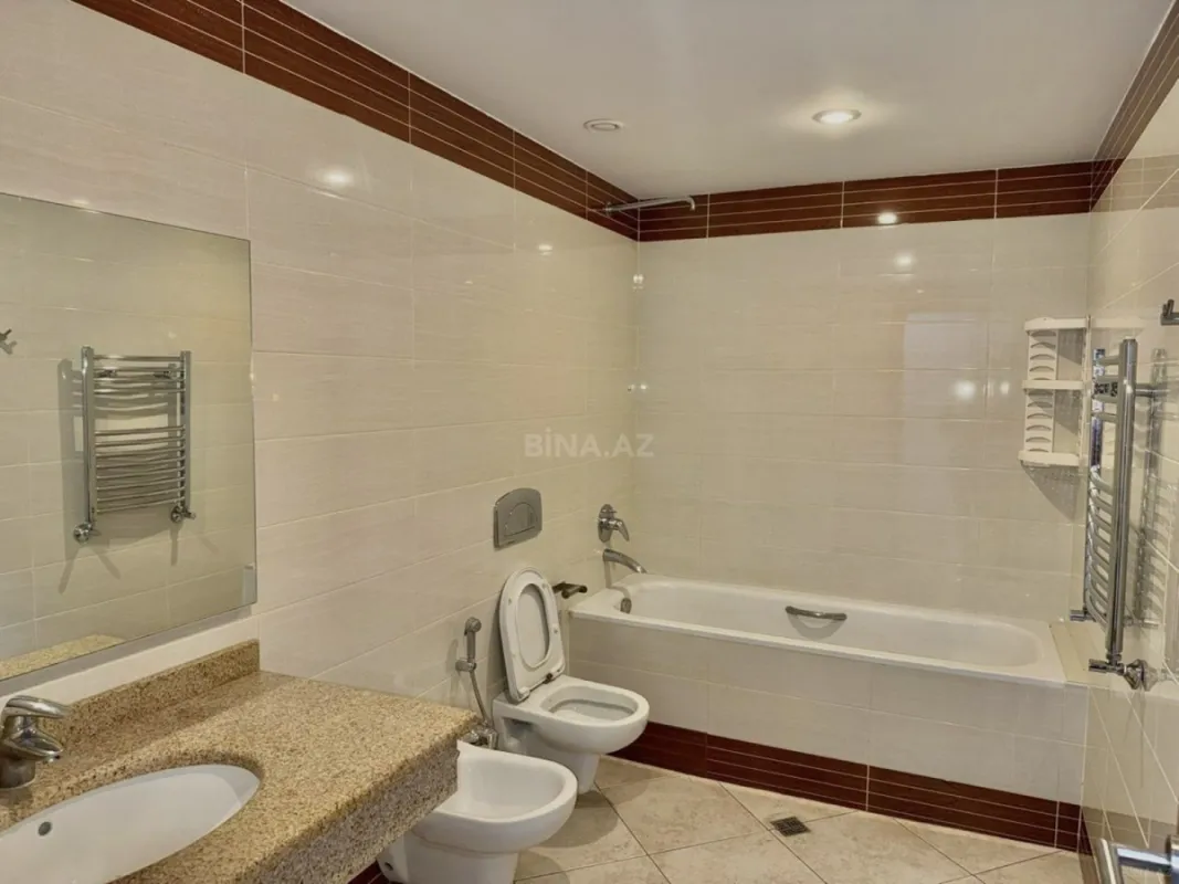 Kirayə verilir 4 otaqlı mənzil 210 m²