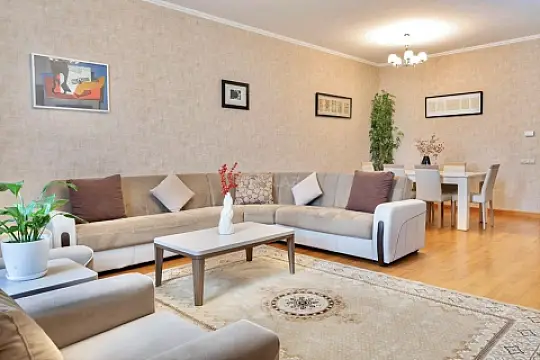 Kirayə verilir 4 otaqlı mənzil 210 m² — Bakı, Yasamal 4 otaq 210.00 m²