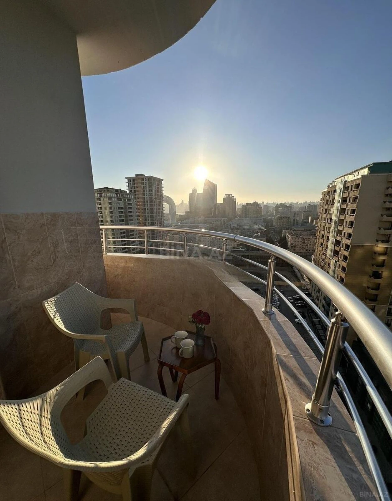 Kirayə verilir 2 otaqlı mənzil 90 m²