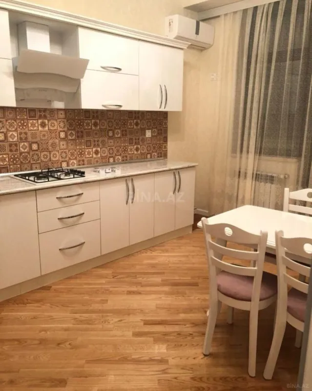 Kirayə verilir 2 otaqlı mənzil 80 m²