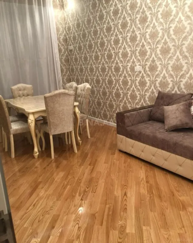 Kirayə verilir 2 otaqlı mənzil 80 m²