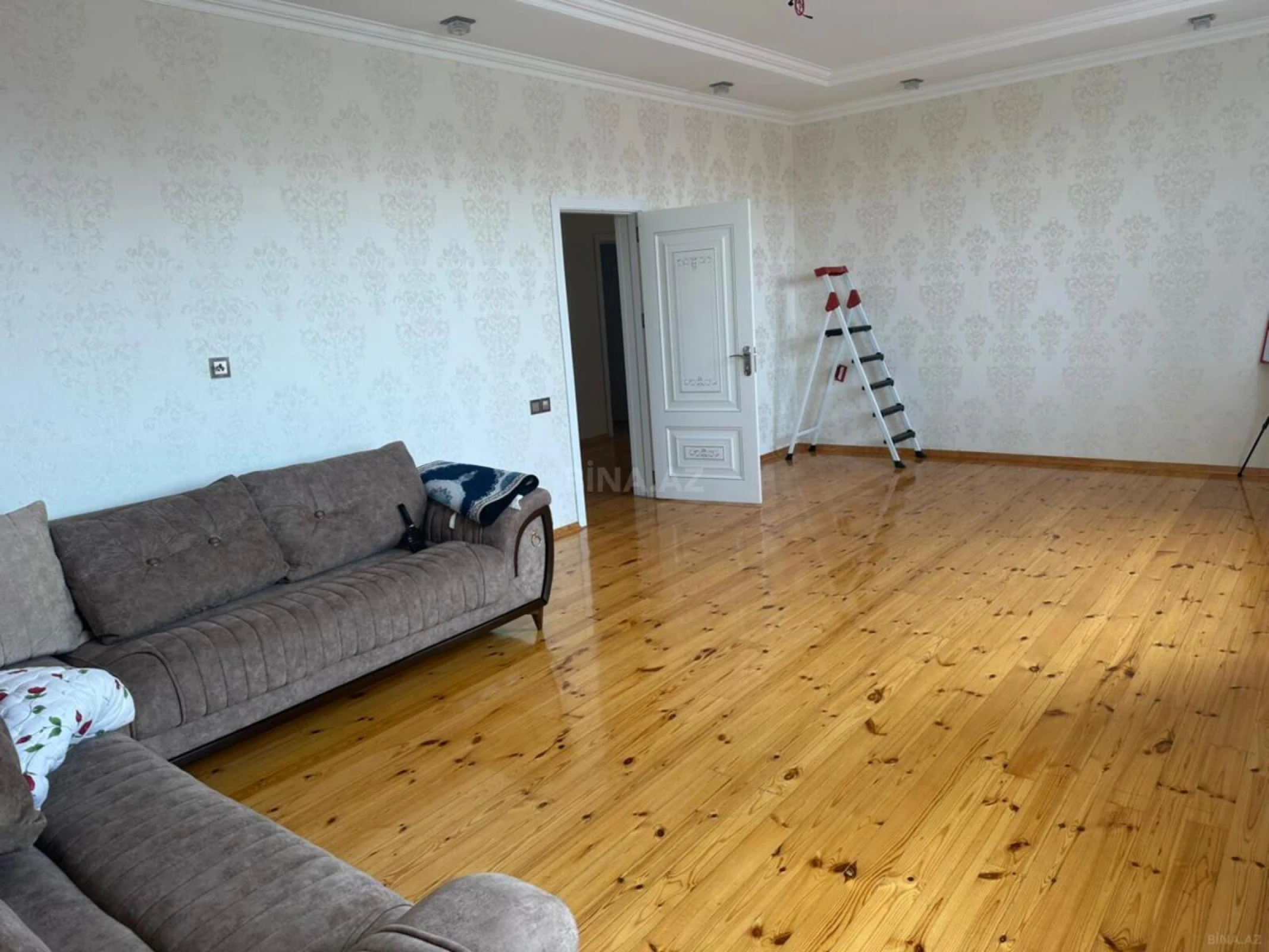 Satılır 5 otaqlı həyət evi 300 m²