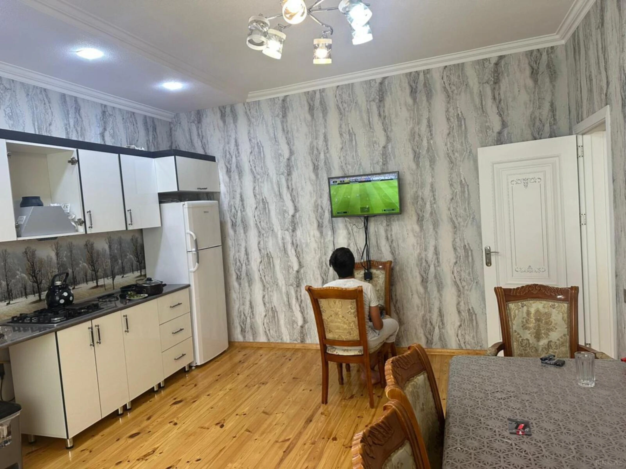 Satılır 5 otaqlı həyət evi 300 m²