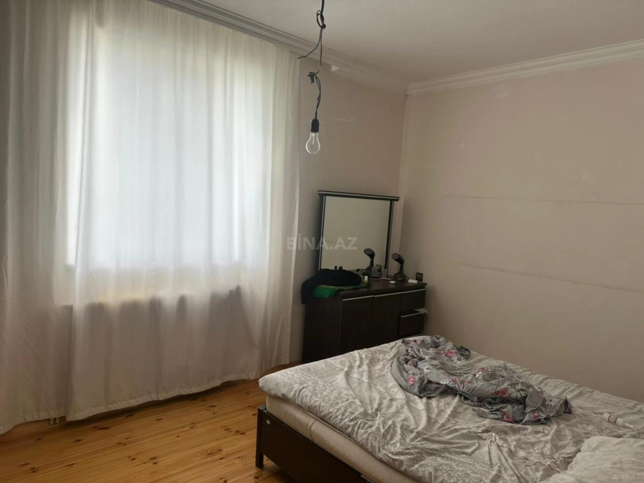 Satılır 5 otaqlı həyət evi 300 m²
