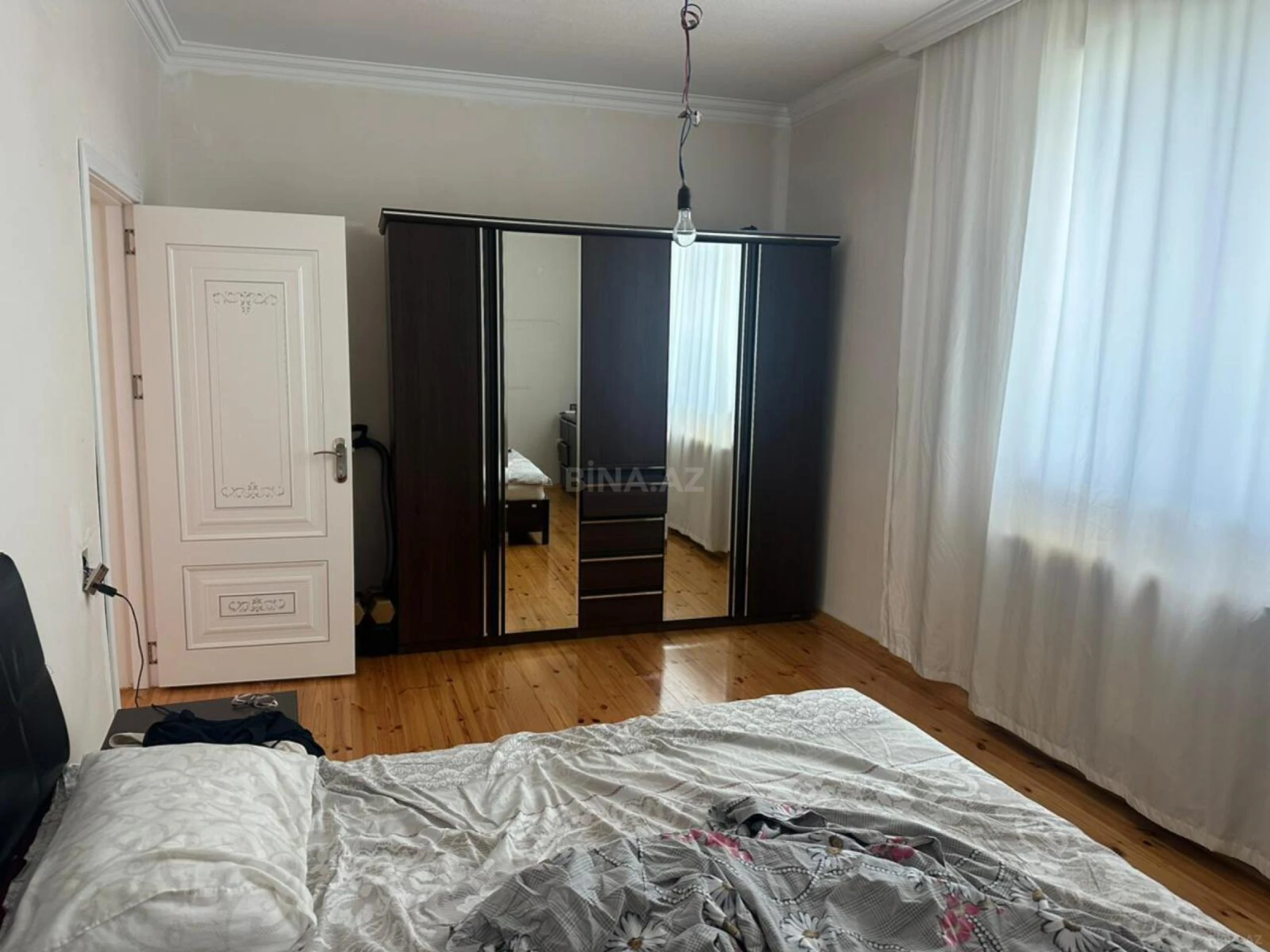 Satılır 5 otaqlı həyət evi 300 m²