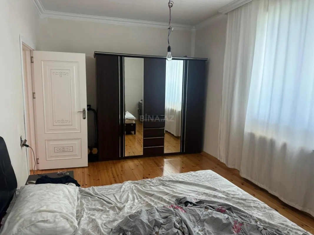 Satılır 5 otaqlı həyət evi 300 m²