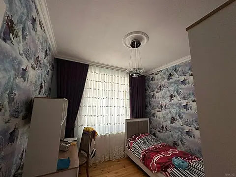 Satılır 5 otaqlı həyət evi 300 m²