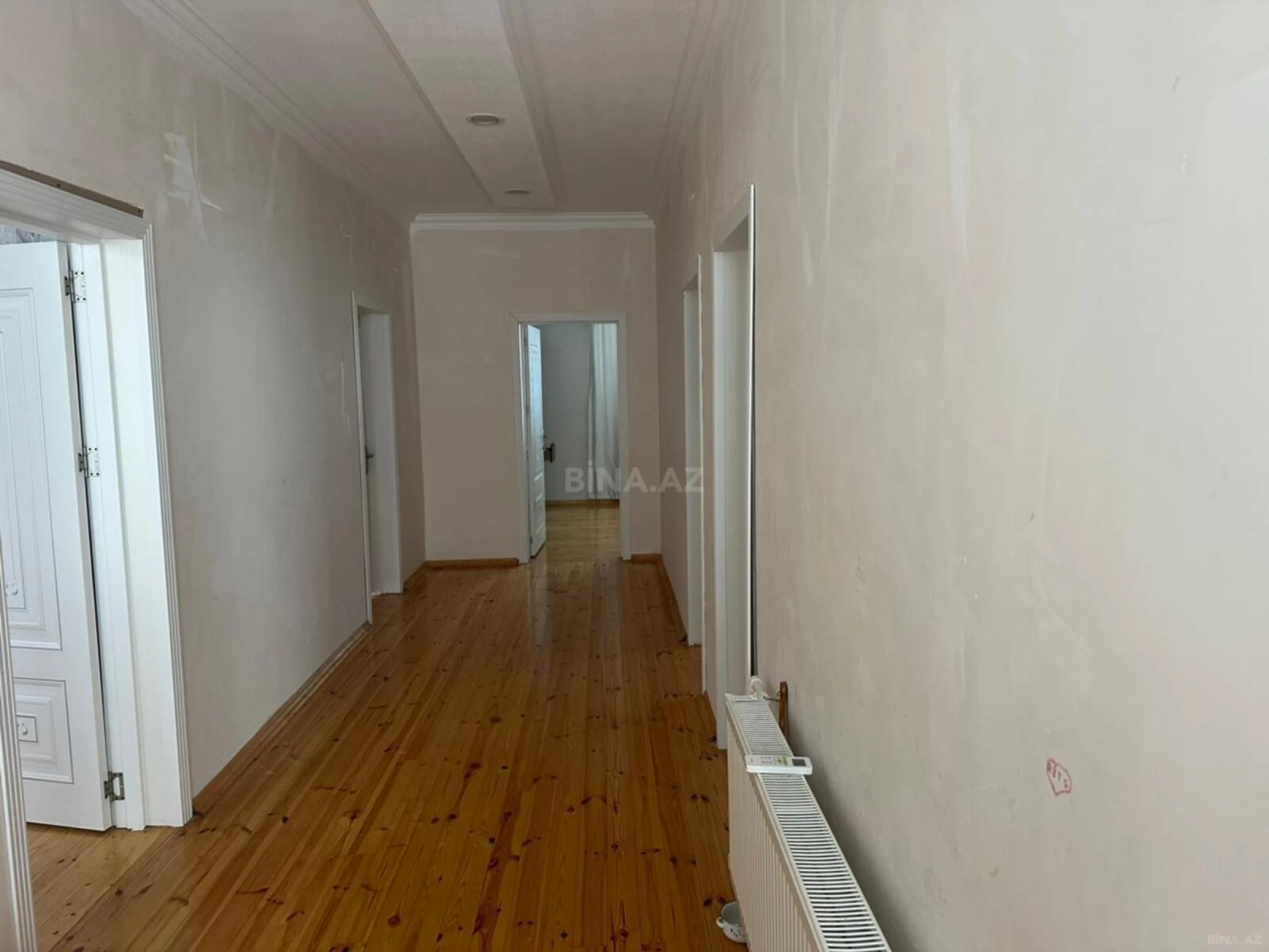 Satılır 5 otaqlı həyət evi 300 m²