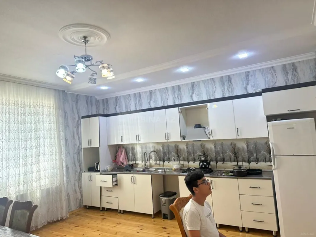 Satılır 5 otaqlı həyət evi 300 m²