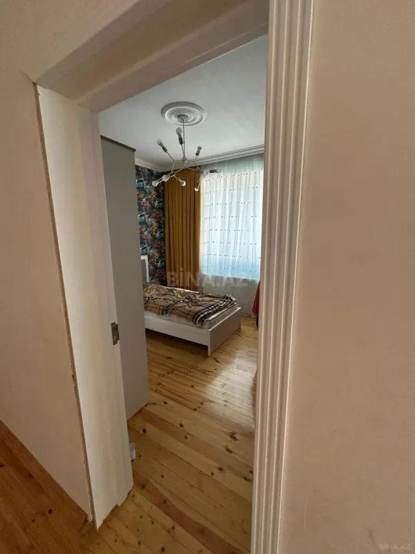Satılır 5 otaqlı həyət evi 300 m²